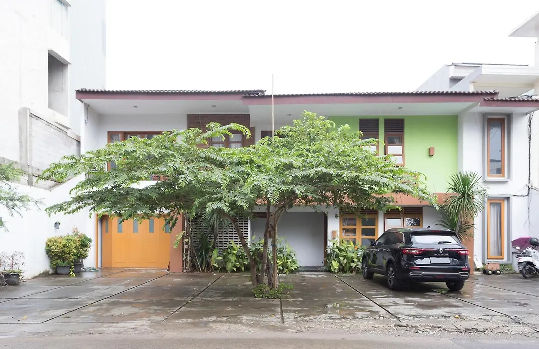 Reddoorz Plus Near Cilandak Town Square 2-1
