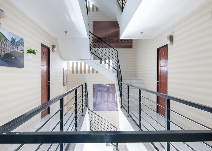 Reddoorz Plus Near Hayam Wuruk 2 Jakarta