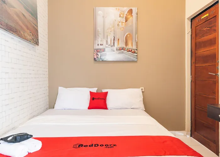 Reddoorz Plus Near Hayam Wuruk 2 Jakarta